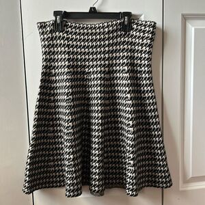 Max Studio Houndstooth Stretch Flare Knit Skirt Size Large New with Tags
